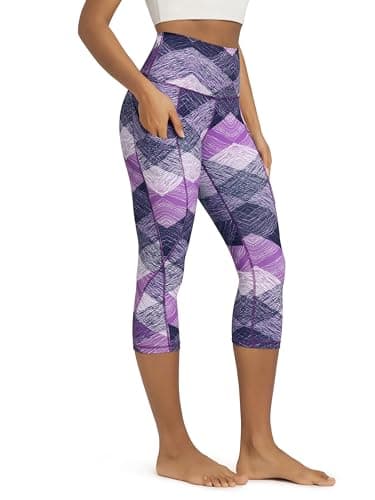 ODODOS Women's High Waisted Pattern Yoga Capri Leggings with Pockets, Tummy Control Non See Through Sports Athletic Workout Running Capris, SketchedChevron, Medium